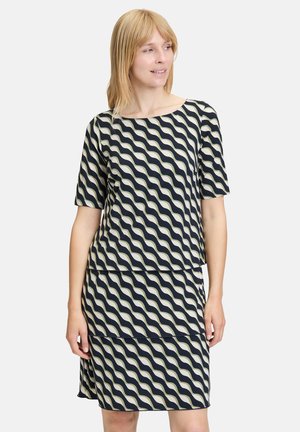 Kleid in Marineblau und Creme mit wellenförmigem Muster, kurzen Ärmeln, rundem Ausschnitt, geschichteter Gestaltung und geradem Schnitt, gefertigt aus einem weichen, strukturierten Stoff.