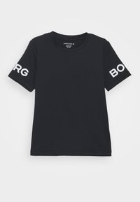 Černé tričko s krátkým rukávem, bavlněný materiál. Na rukávech má bílé nápisy "BO" a "RG". Kulatý výstřih. Hladká textura.