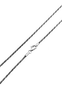 Juoda susukta grandinėlė su sidabriniu vėžlio užsegimu ir blizgiomis detalėmis, pasižyminti elegantišku, minimalistiniu dizainu, puikiai tinkanti sluoksniavimui.