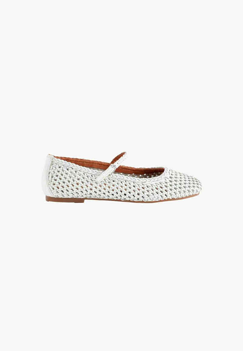 Next FOREVER COMFORT WEAVE MARY JANE - REGULAR FIT - Baletkurpes ar siksniņu ap potīti - white