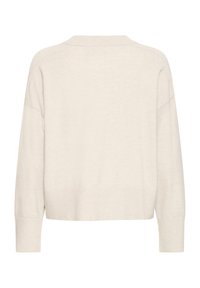 Svetlo bež pleten pulover s skrajšanim krojem, spuščena ramena in patentni manšeti. Mehka tekstura in preprost dizajn brez vidnih okraskov.
