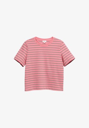 T-shirt rose à manches courtes avec fines rayures horizontales blanches et noires et un col rond.