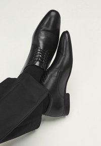 Next Derbies - black