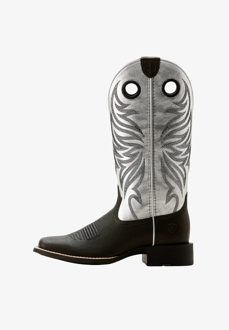 Schwarzer und silberner Cowboy-Stiefel mit bestickten Flammenmustern und runden Zuglöchern oben, mit niedrigem Absatz und spitzer Zehe.