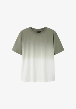T-paita lyhyillä hihoilla, jossa on oliivinvihreästä valkoiseen fading-gradienttiin, valmistettu pehmeästä puuvillasta, jossa on pyöreä kaula-aukko ja rento istuvuus.