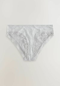 Grijze katoenen hipsteronderbroek met kantaccenten aan de zijkanten, voorzien van een soepele textuur en een gebogen pasvorm.