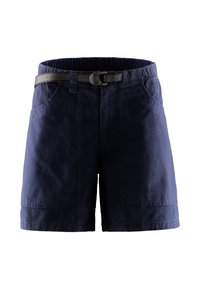 Marineblauwe shorts van gestructureerde stof, voorzien van een elastische tailleband en een zwarte riem, met zijzakken en gestikte accenten.