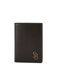 Portefeuille en cuir marron avec une texture lisse, arborant un logo doré embossé sur le devant. Forme rectangulaire compacte avec une couture soignée.