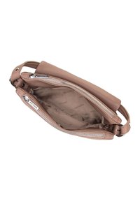 Borsa in pelle rettangolare di colore marrone chiaro. Presenta cerniere argento e una fodera interna liscia con un motivo a logo. Inclusa tracolla regolabile.