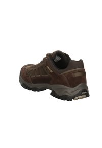 Chaussure de randonnée marron en daim et mesh, avec une épaisse semelle en caoutchouc noire, un col rembourré et un branding subtil sur le côté.