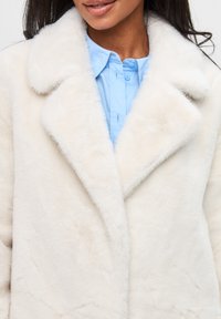 Cesare Gaspari Wintermantel - white