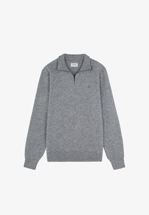 Pulover gri cu guler cu fermoar, realizat dintr-un material tricotat moale. Are mâneci lungi și un logo subtil pe piept.