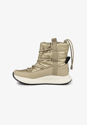 Stivaletto invernale beige con tomaia trapuntata e lucida, lacci elastici e colletto imbottito. Presenta una suola testurizzata e un accento nero a contrasto sul tallone.