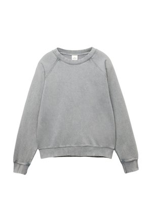 Sweatshirt gris, style pull, fabriqué en mélange de coton doux. Pr�ésente un col rond, des manches à poignets côtelés et une coupe légèrement surdimensionnée.
