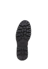 Suela de bota de goma negra con profundos surcos, que presenta un agarre con patrón y el texto "WITTCHEN hecho a mano" grabado cerca del talón.