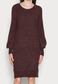 Vero Moda Stickad klänning - mottled bordeaux
