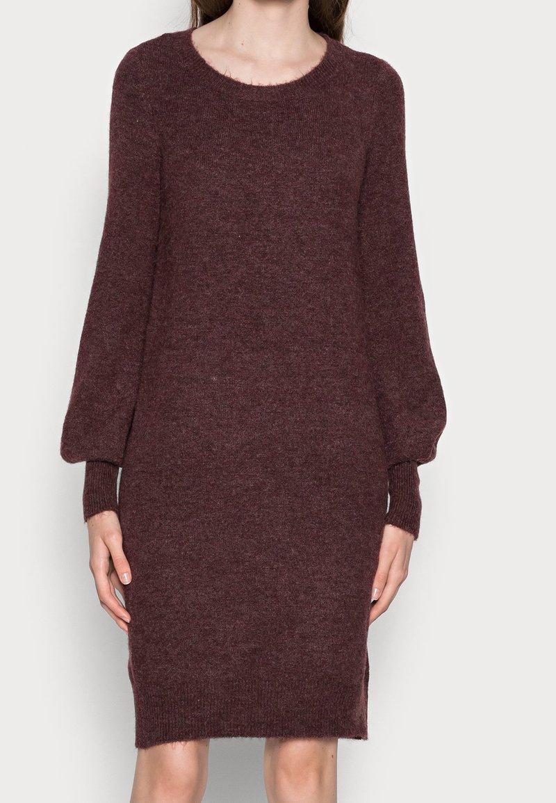 Vero Moda Stickad klänning - mottled bordeaux