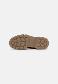 Paul Green Botine cu platformă - taupe
