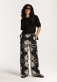 Shiwi MADISON SEA PEARL - Auduma bikses - black sea pearl