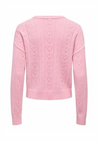 Pull rose tricoté avec un motif de cœur, des poignets et un ourlet côtelés, une texture douce et une coupe légèrement courte, vue de dos.