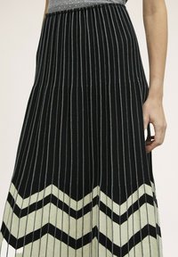 Motivi FANTASIA CHEVRON - A-Linien-Rock - nero
