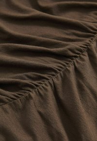 Reiss ARI RUCHED MINI - Rochie din jerseu - mink