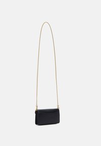COACH POLISHED PEBBLE TABBY WRISTLET - Pochette - black