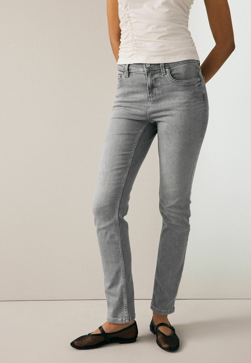 Next SUPER SOFT STANDARD TALL - Džíny Slim Fit - grey