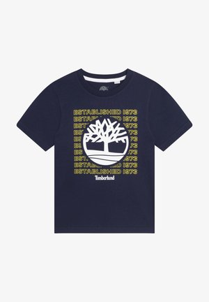 Námořnická modrá bavlněná tričko s bílým logem stromu a žlutým nápisem "ZALOŽENO 1973", kulatý výstřih, krátké rukávy a standardní střih.