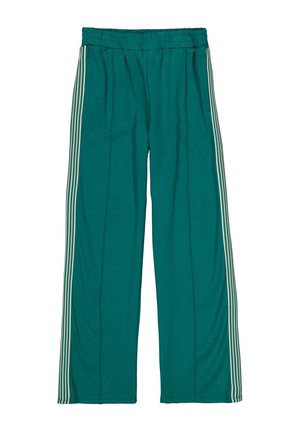 Pantalones deportivos color azul verdoso con rayas verticales blancas a los lados, cintura elástica y corte holgado, colocados extendidos sobre un fondo blanco.