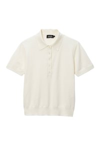 Polo shirt crème à manches courtes en tissu doux ; il dispose d'un col classique, d'une patte de boutonnage à cinq boutons et de poignets côtelés aux manches.