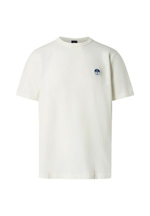 T-shirt bianco in cotone con collo rotondo e maniche corte. Presenta un piccolo logo circolare blu sulla parte sinistra del petto.