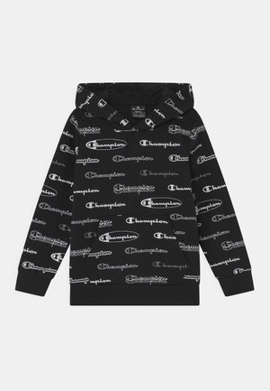 Felpa nera con cappuccio e logo "Champion" bianco ripetuto, dotata di tasca frontale e cappuccio con cordino. Tessuto morbido con vestibilità comoda.