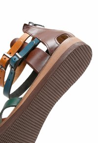 Derimod Sandali - multicolor