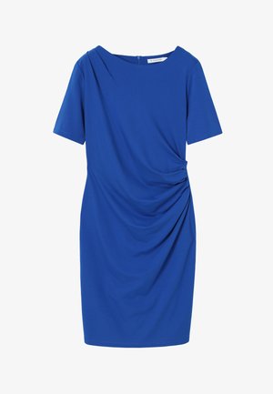 Sininen polvipituinen mekko, jossa on lyhyet hihat, venekaula-aukko ja oikealla vyötäröllä poimutettu rypytysdetaili.
