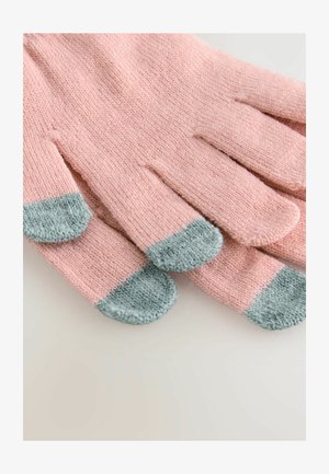 Mânuși tricotate roz cu vârfuri de culoare albastru deschis, aranjate ordonat pe o suprafață deschisă, evidențiind o textură moale și un stil casual.