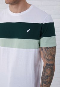 Pier One T-shirts med print - green