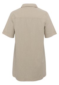 Camicia a maniche corte di un leggero beige con sottili righe verticali. Presenta un colletto e un orlo curvo. Il retro ha una singola cucitura orizzontale.