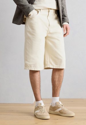 Lindbergh EXTRA LOOSE FIT - Jeansshorts - white denim