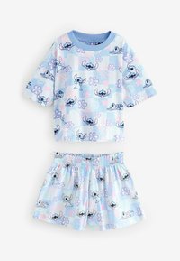 Lichtblauwe pyjama set bestaande uit een top met korte mouwen en shorts met elastische taille, versierd met cartoonfiguren en bloemenpatronen in pastelkleuren.