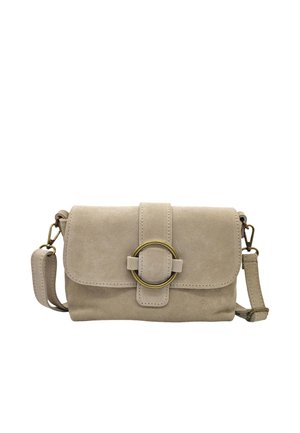 Sac bandoulière en daim beige avec rabat devant, boucle ronde en laiton et sangle d'épaule réglable avec fermoirs en laiton.