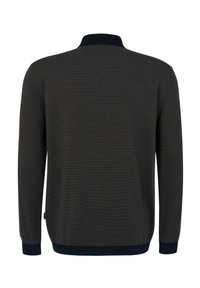 Langarm-Polo-Pullover aus dunkelgrauem Stoff mit strukturiertem Muster. Verfügt über einen navyfarbenen Kragen und Bündchen, einen gerippten Saum und ein Seitenetikett.