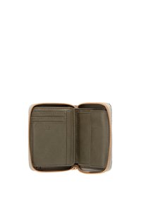 Compact olijfgroene portemonnee opengeklapt met meerdere kaartsleuven, een RFID-veiligheidslabel en een beige rits rondom de buitenkant.