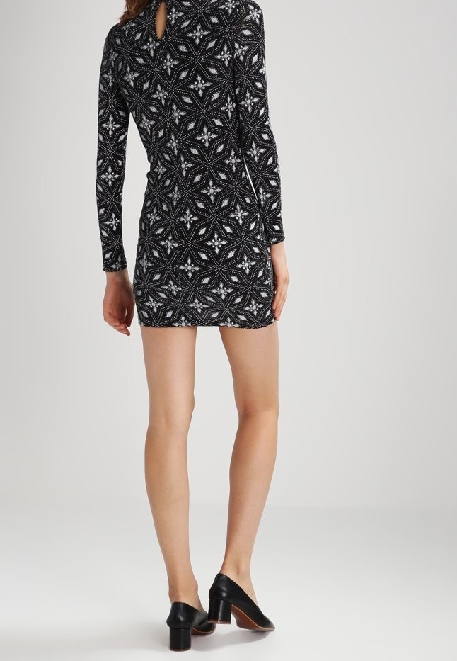 Robe moulante mi-longue asymétrique gris bretelle unique