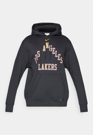 Črna kapuca s kenguru žepom in kapuco s vrvico. Ponaša se z napisom "LOS ANGELES LAKERS" v vijolični in beli barvi ter majhnim rumenim logotipom Nike.