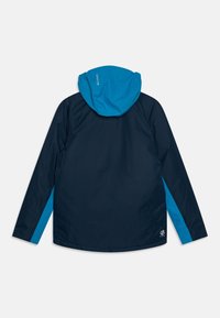 Vattentät jacka med blå huva och marinblå kropp, med långa ärmar och kontrasterande blå detaljer på sidorna.