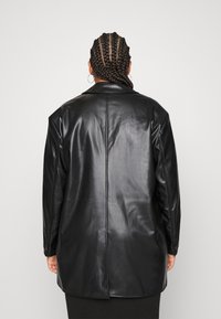 Vero Moda Curve Talvitakki - black