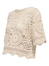 Haut court à manches courtes en dentelle crochet crème avec motifs floraux circulaires et ourlet festonné.