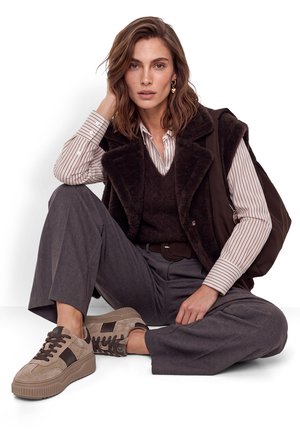 Tamaris, SNEAKER - Trainers - taupe