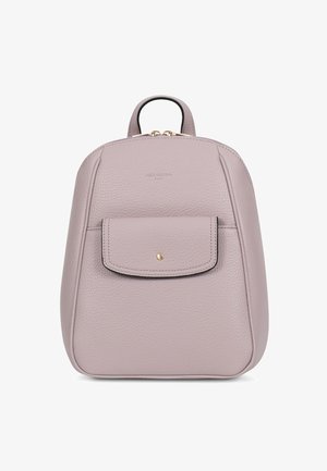 Piccolo zaino in pelle lilla chiaro con tasca frontale a battente, manico superiore e doppia chiusura con cerniera, marchiato Hexagona Paris.